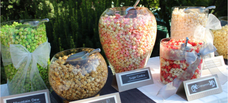 How Do You Set Up a Popcorn Bar for a Wedding